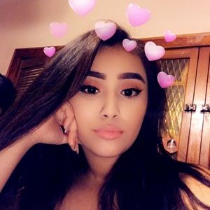 Meet your Posher, Adriana